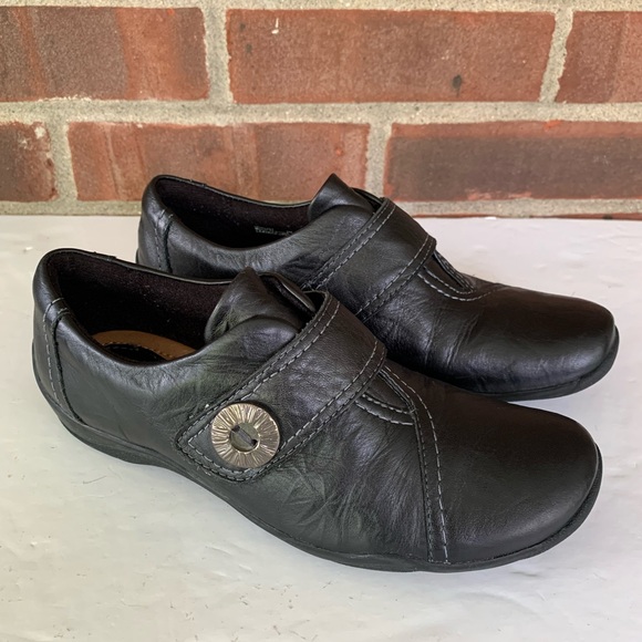 clarks artisan slip on